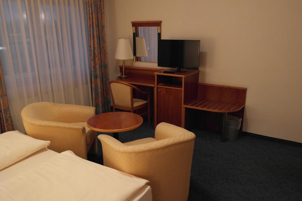 Hotel Jahnhaus Лангенфельд Номер фото